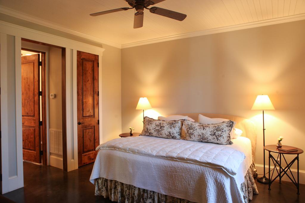 Hoffman Haus Bed & Breakfast Fredericksburg Ngoại thất bức ảnh